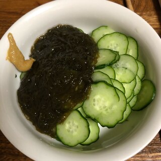 もずくとキュウリの酢の物